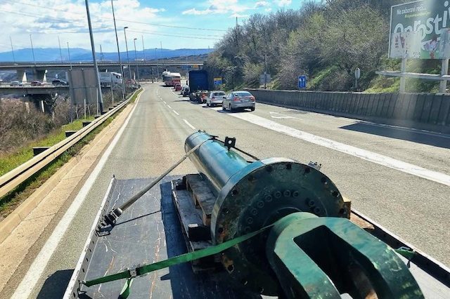 Servis-hidraulickog-cilindra-sa-motornog-broda