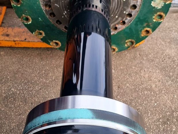 servis-hidraulickog-cilindra-sa-motornog-broda-1