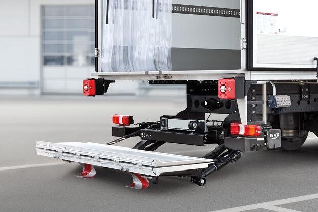 Popravak hidraulike na rampama kamiona